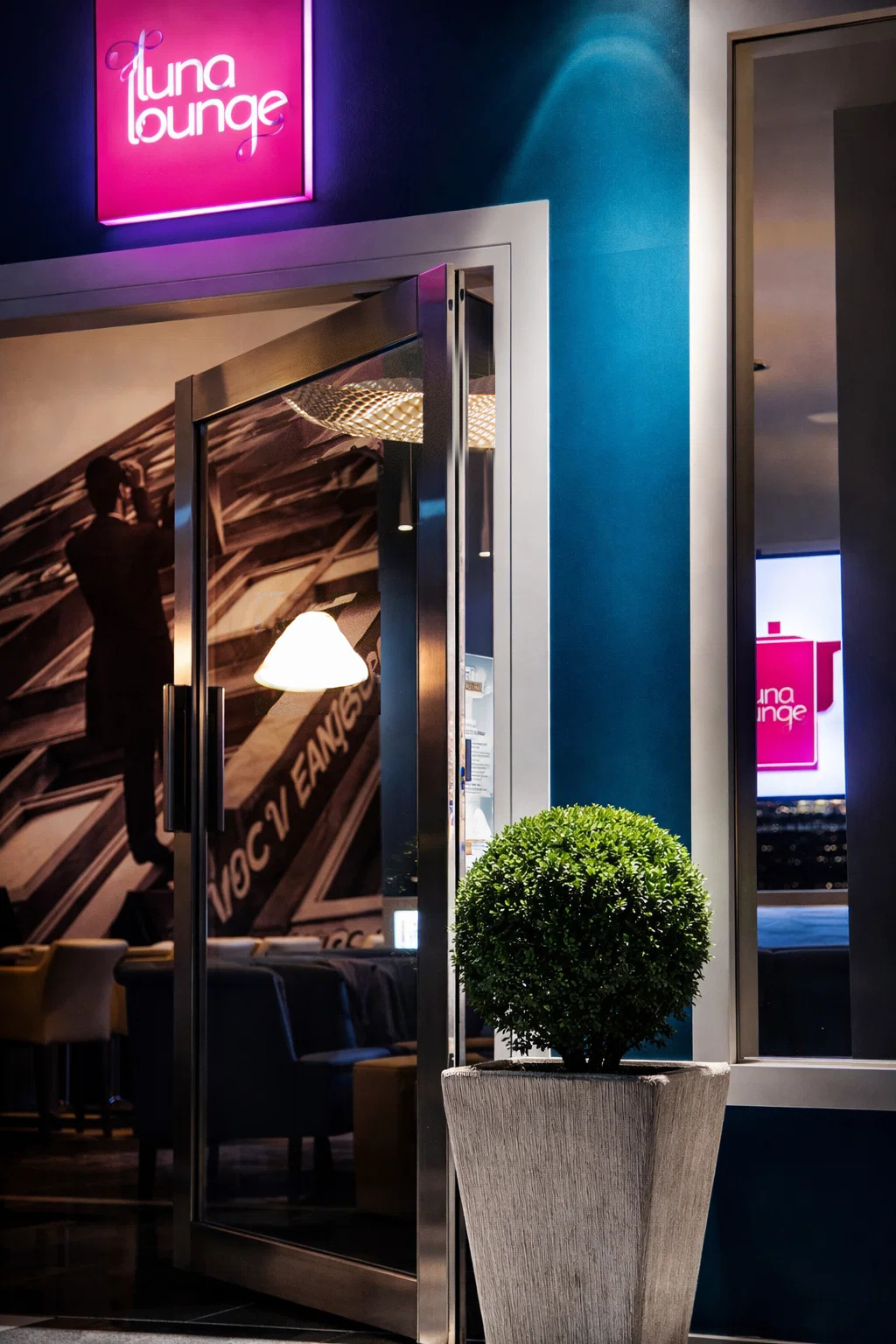 Luna Lounge seating area